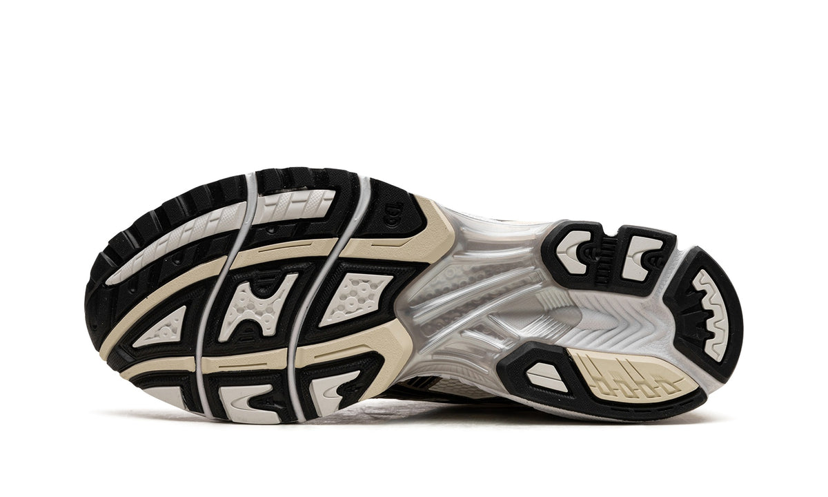 ASICS GEL-Kayano 14 Sneakers in Cream & Silver