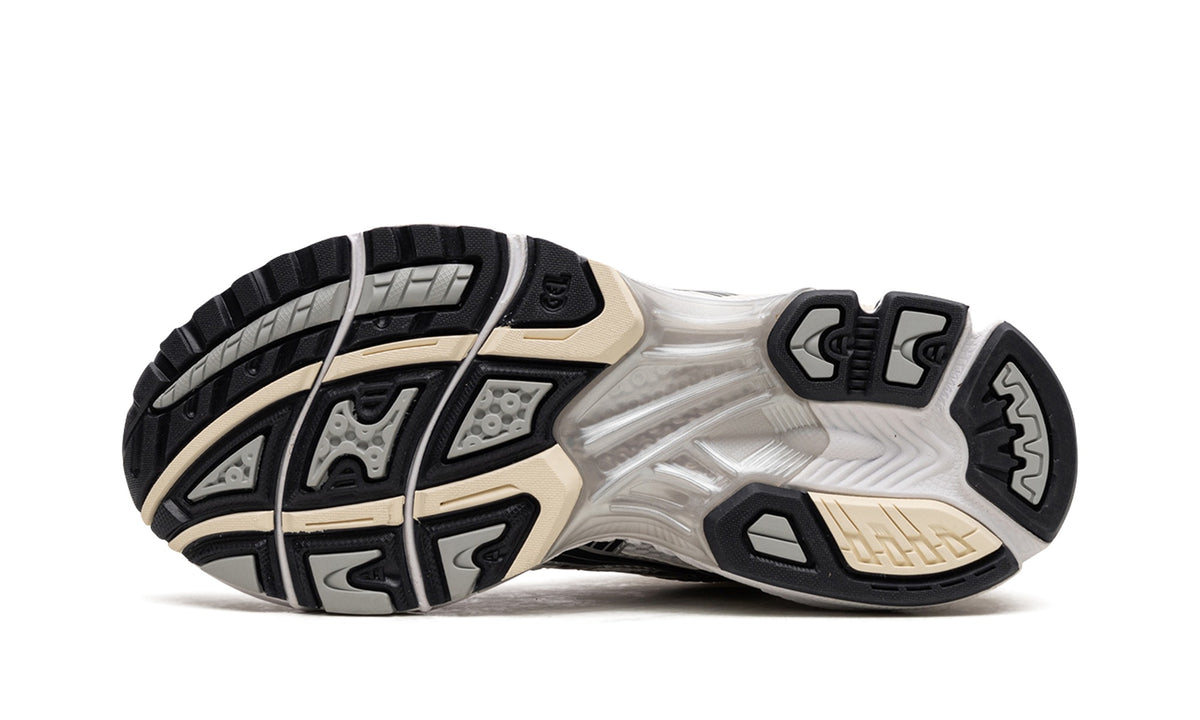 ASICS GEL-KAYANO 14 Sneakers - White, Silver & Black