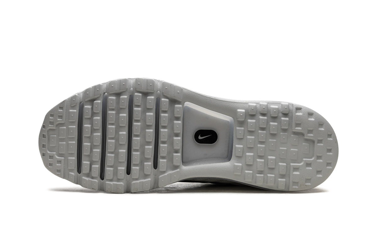 Nike Air Max 2017 Sneakers - White & Black with Full-Length Visible Air
