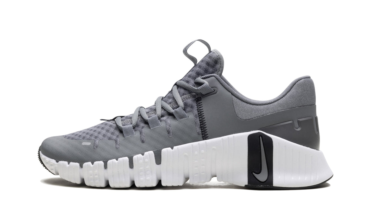 Nike Free Metcon 5 Sneakers – Grey & White