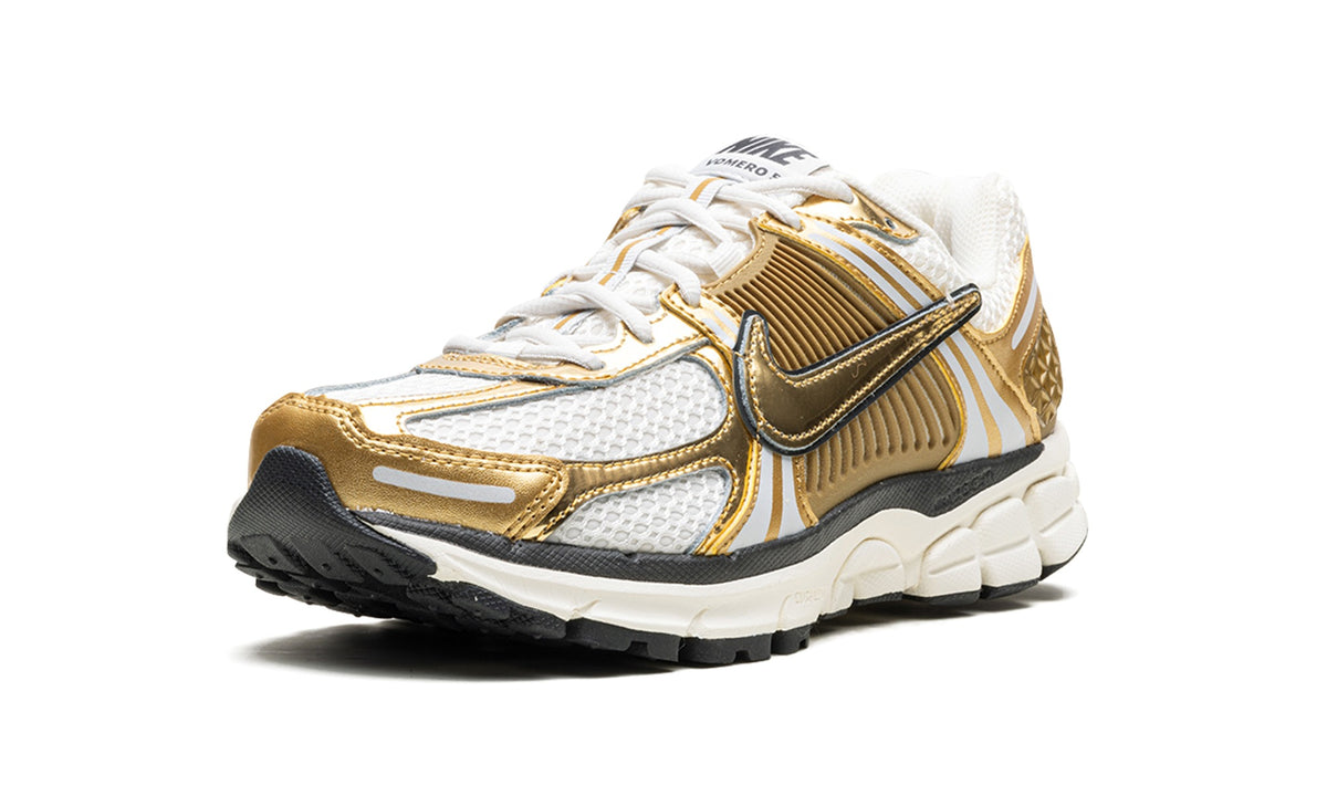 Nike Zoom Vomero 5 Sneakers – Metallic Gold & White
