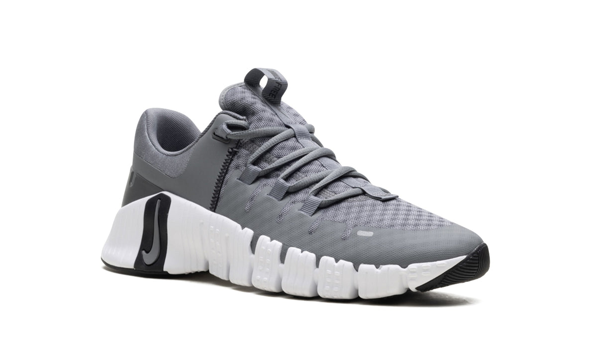 Nike Free Metcon 5 Sneakers – Grey & White