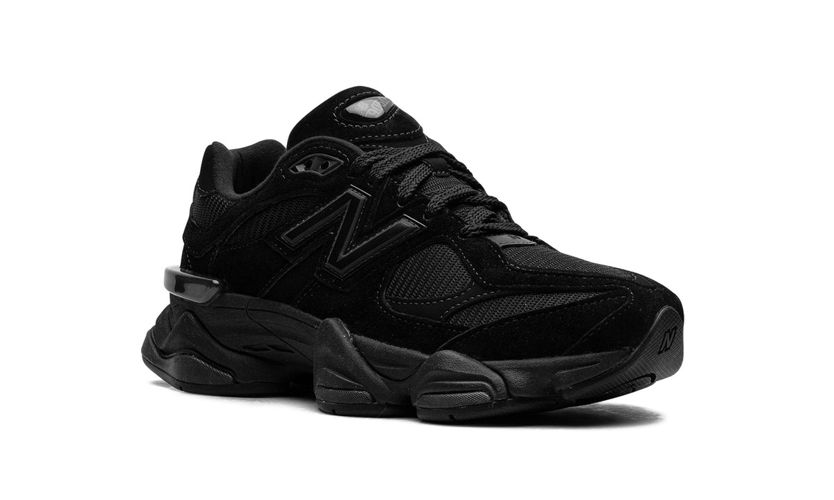 New Balance 9060 Sneakers – Triple Black
