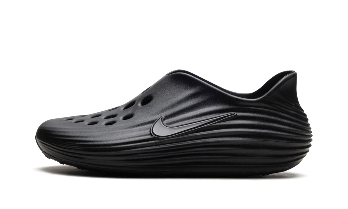 Nike ReactX Rejuven8 Slip-Ons in Black