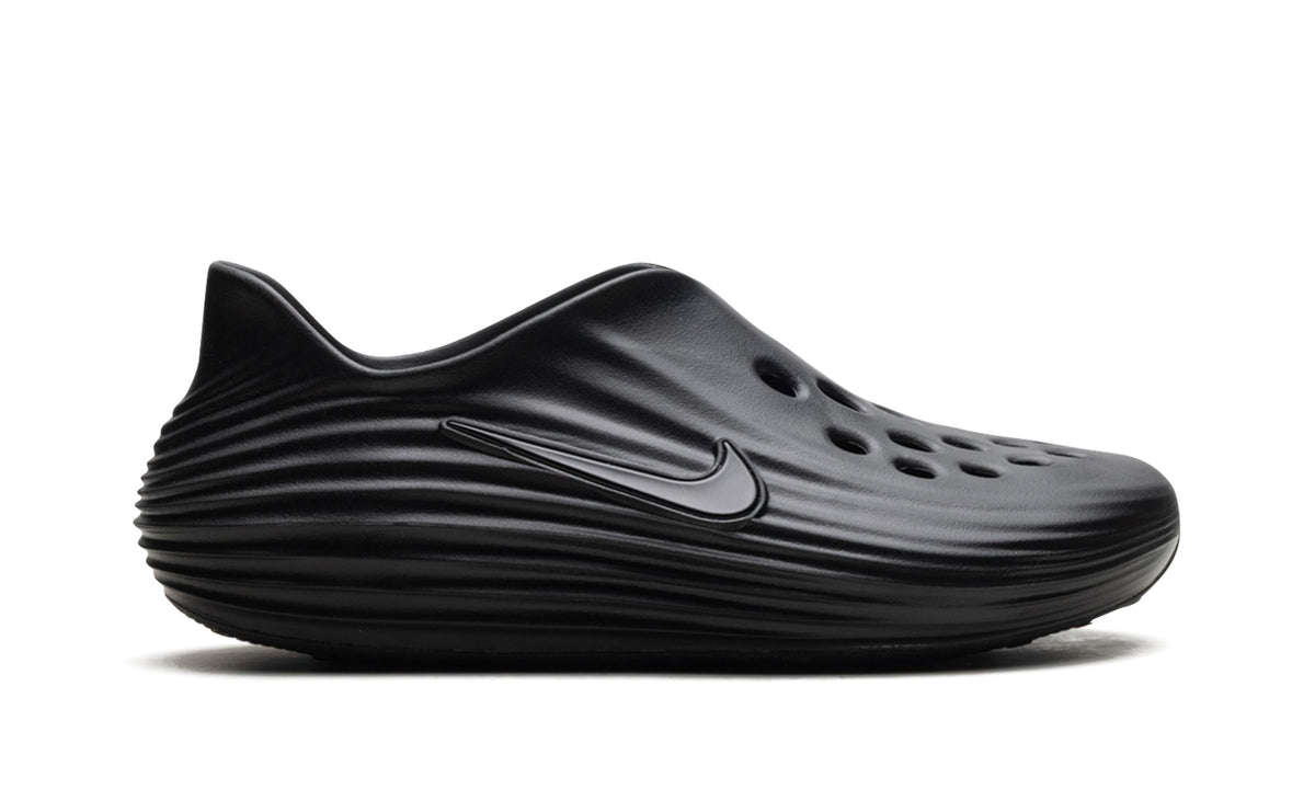 Nike ReactX Rejuven8 Slip-Ons in Black