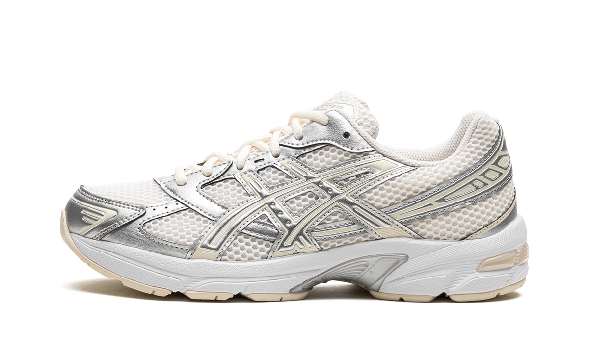 ASICS Sneakers – Cream, White & Metallic Silver