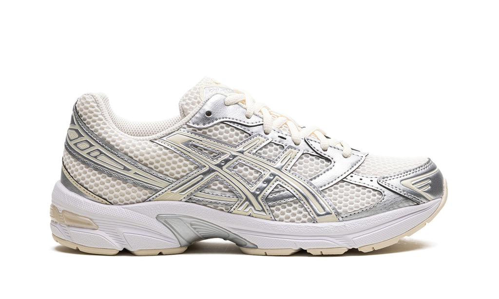 ASICS Sneakers – Cream, White & Metallic Silver