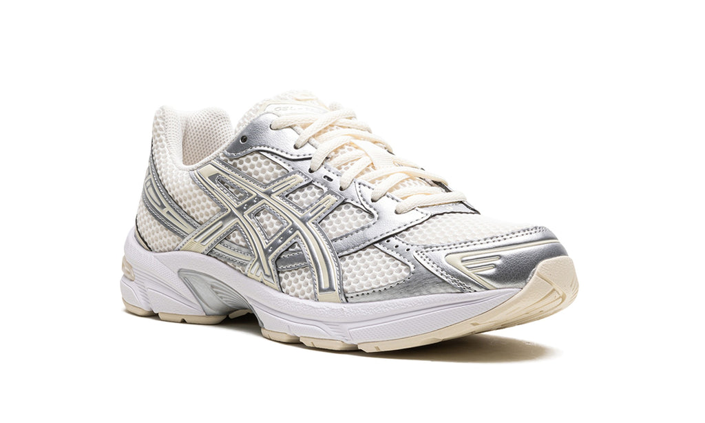 ASICS Sneakers – Cream, White & Metallic Silver