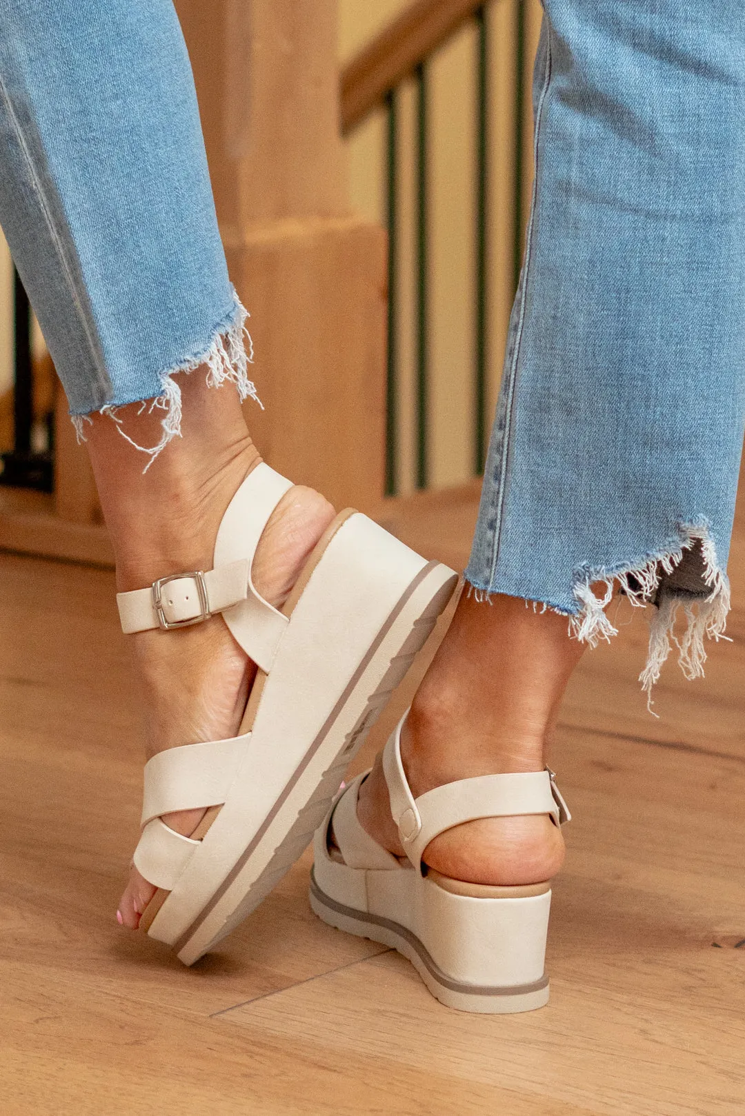 Clever-S Cross Strap Wedge Sandals